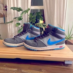 Women’s size ‘7Y’ Nikes